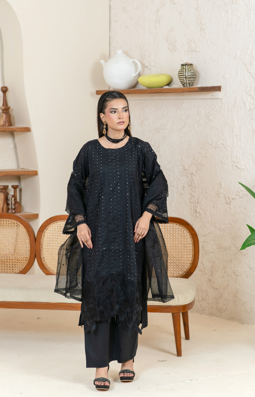 Elegant Embroidered 3PC Suit – Mid-Weather Collection